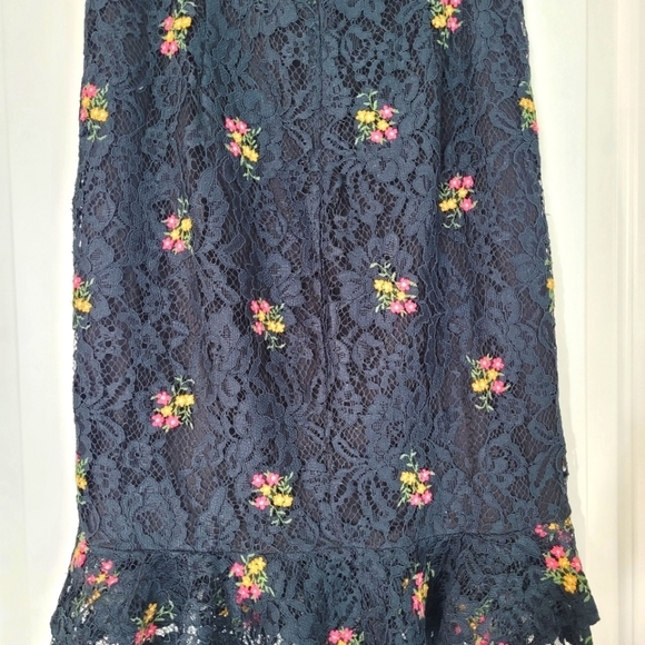 Zara Lace Floral Skirt (28) - Picture 5 of 6